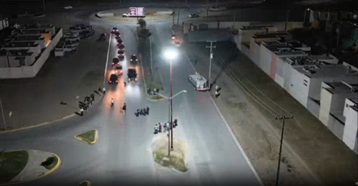 Instala García cinco mega torres de luz en Mitras Poniente