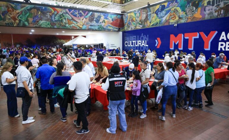Fiesta y alegría en la partida de la Gran Rosca de Reyes de Monterrey