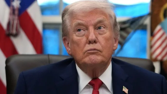 Ordena Trump aranceles para países que vendan petróleo a Cuba