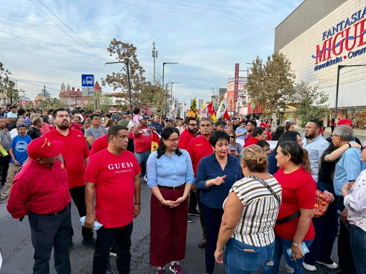 Marchan para recordar 50 años de la matanza de posesionarios