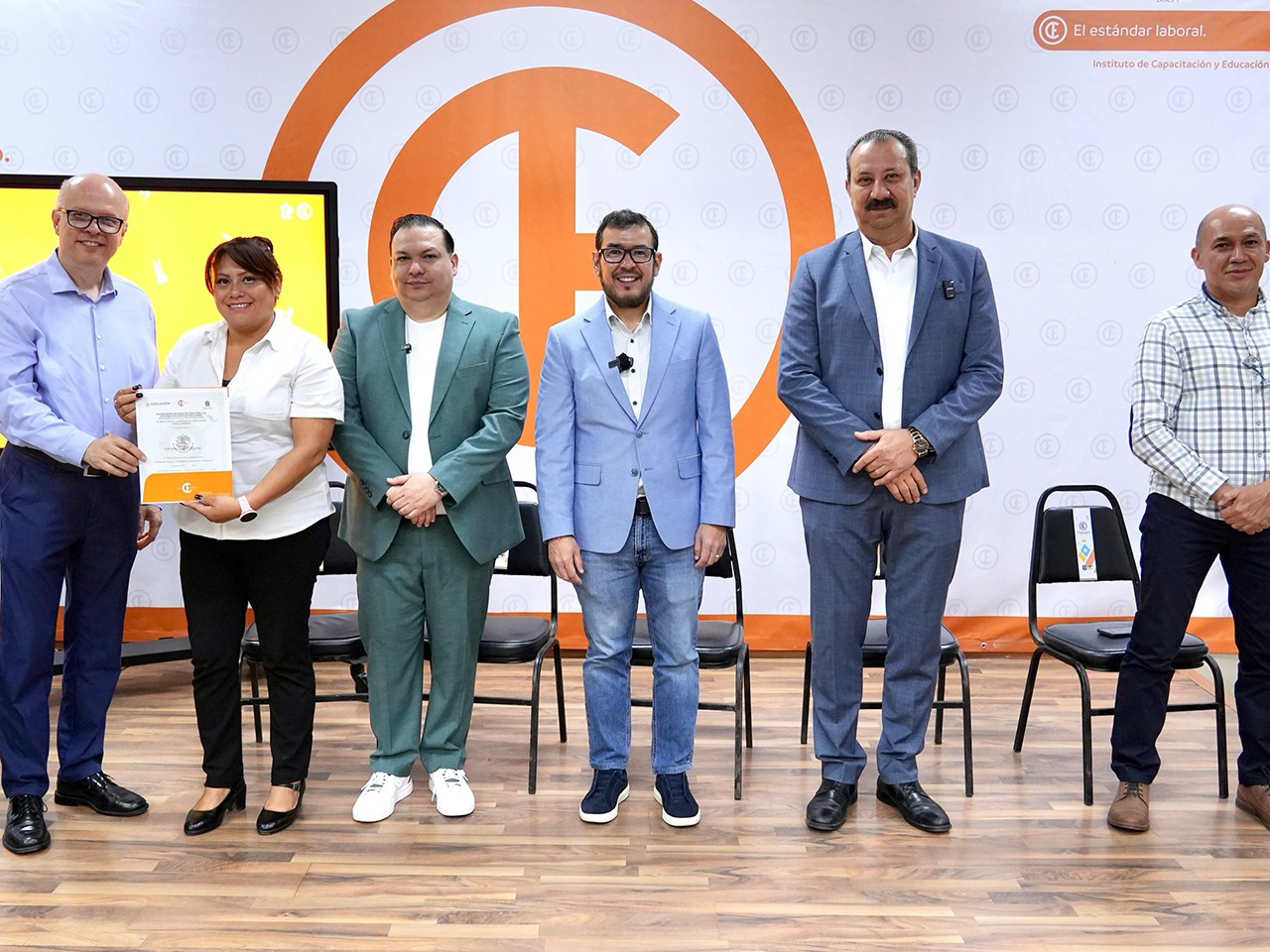 Certifica Gobierno Estatal a conductores del transporte público