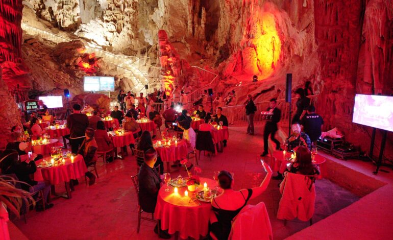 Celebra García el Día del Amor con cena especial en las Grutas de García