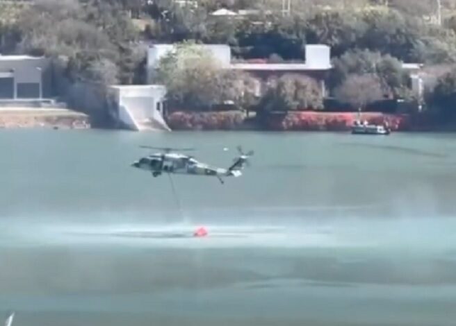 Sorprende «Black Hawk» de la Fuerza Aérea Mexicana en Santiago, NL