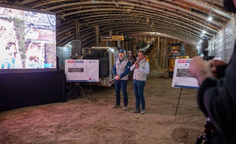 Supervisa Adrián obras del mega complejo vial Huajuco