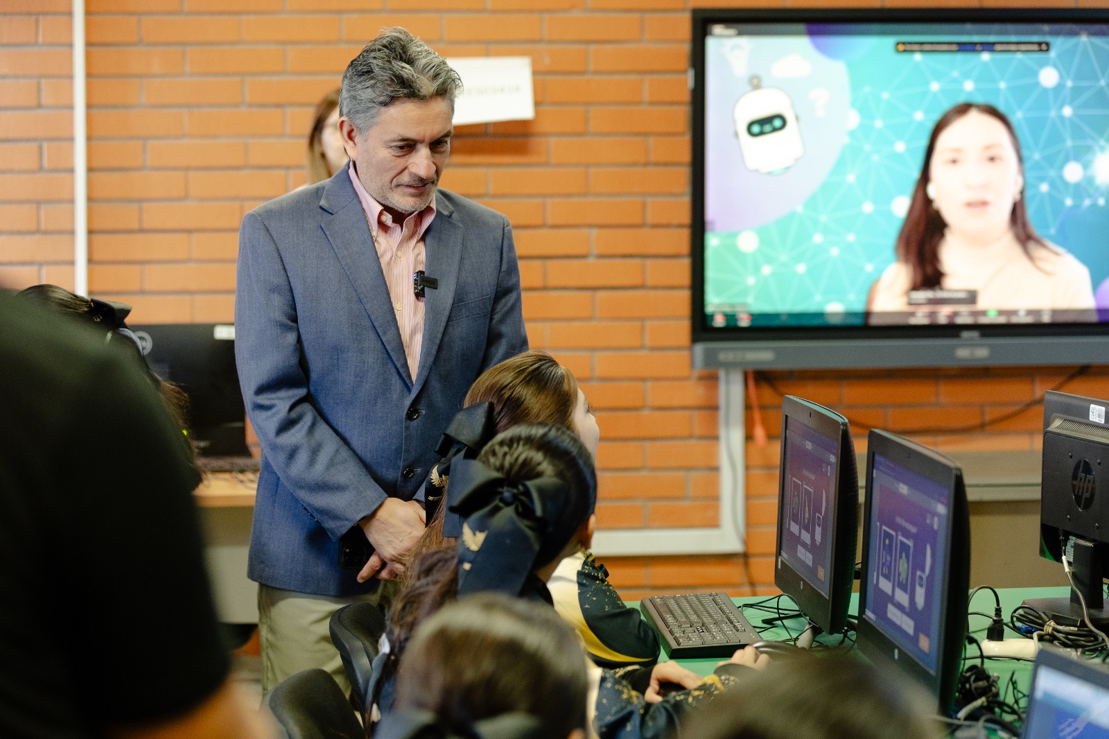 Educación NL realiza el taller “La Hora de la IA: Mujeres que Inspiran el Futuro”