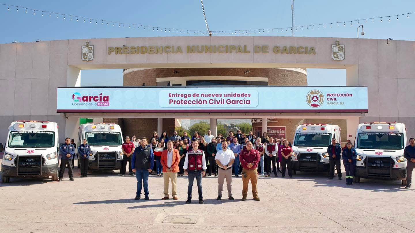 Entrega García cuatro ambulancias a Protección Civil municipal