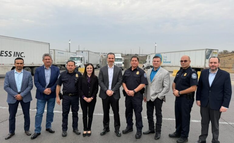Recorre Adrián de la Garza Puerto Comercial de Laredo, Texas