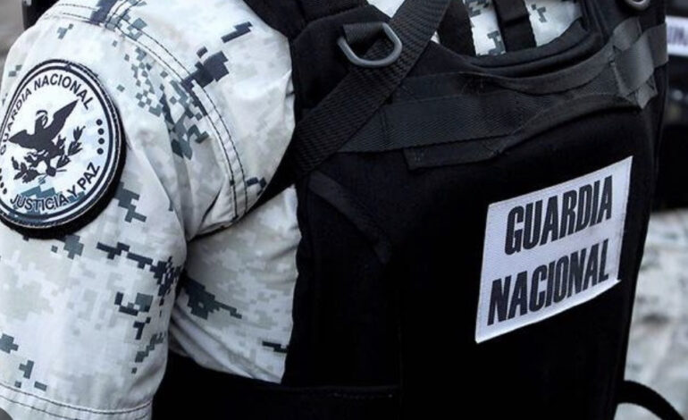 Hediondos secuestran a dos de la Guardia Nacional que les incautaron huachicol; dejan sin vida a uno