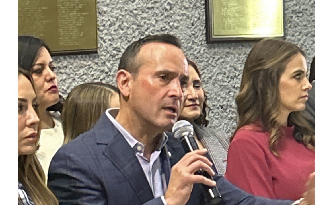 «Venga más seguido», pide Carlos de la Fuente a Luisa María Alcalde