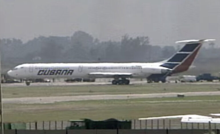 Si vuelan a Cuba traigan turbosina para regresar, porque acá no hay, avisa la dictadura