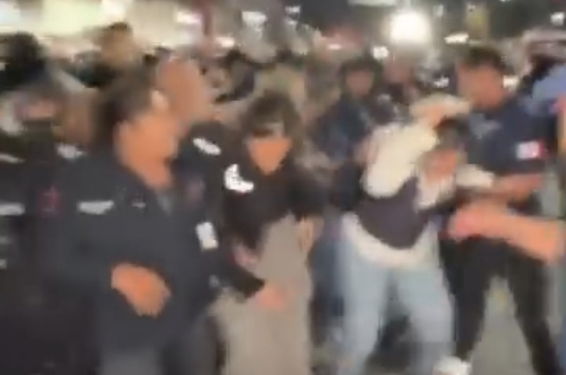 Porros de diputada morenista atacan a Alessandra Rojo de la Vega