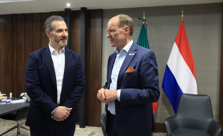 Recibe alcalde Adrián a embajador de Países Bajos en el marco del Mundial de Fútbol