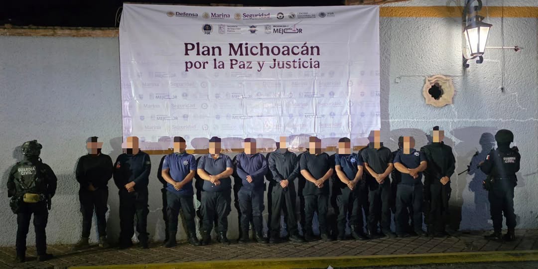 Caen 11 policías municipales por participar en bloqueos y quema de vehículos en Michoacán