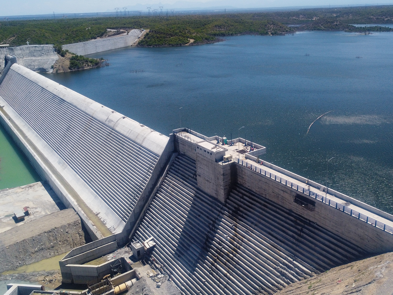 Presa León recibe reconocimiento internacional por su innovación en infraestructura hídrica