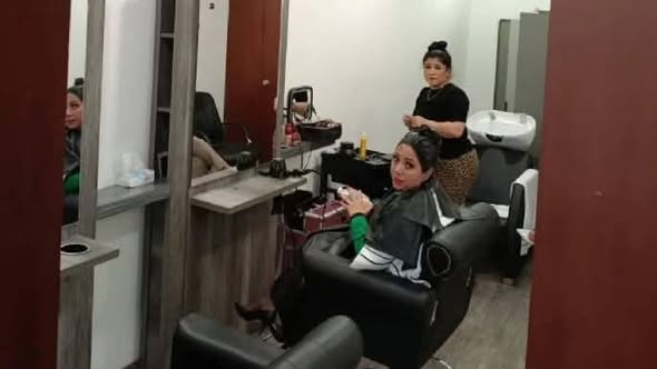 Descobijan salón de belleza en el Senado…. lo clausuran