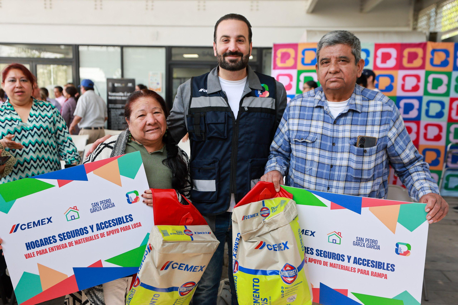 Firma San Pedro convenio con CEMEX para mejorar viviendas de 200 familias
