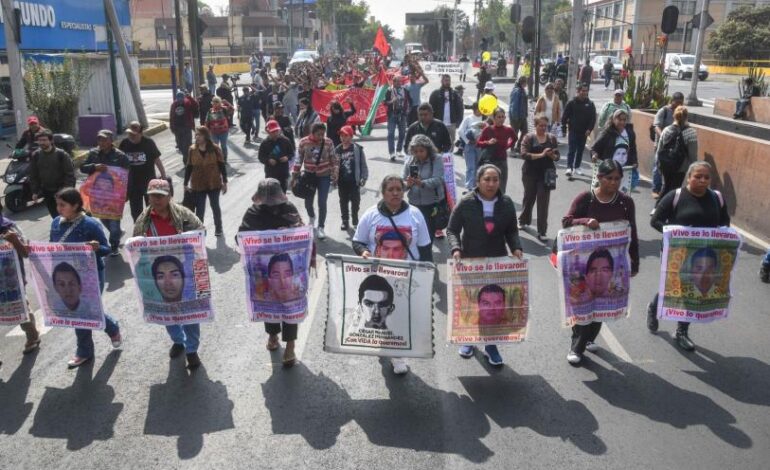 Ordenan a Sedena entregar toda la información sobre el caso de Ayotzinapa,