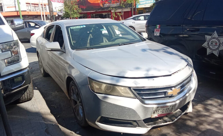 Tres meses después de ser robado, Policía de Monterrey recupera auto y detienen al conductor