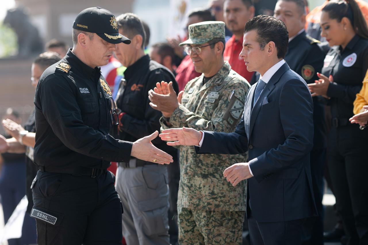 Miguel Flores da banderazo de inicio al Operativo Semana Santa 2026