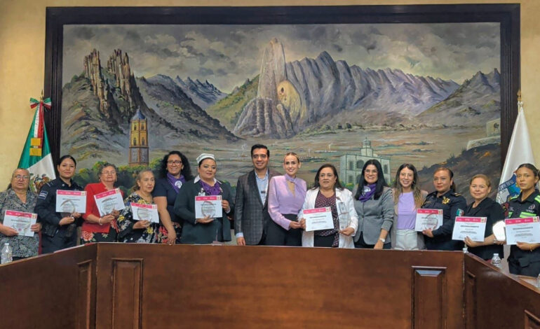Reconocen a mujeres en Santa Catarina en 8M