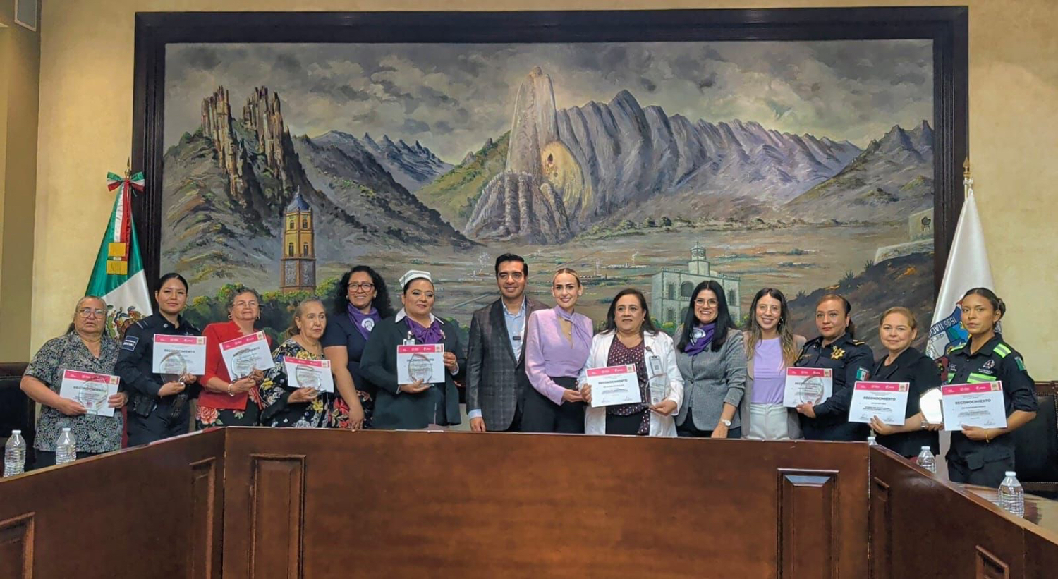 Reconocen a mujeres en Santa Catarina en 8M