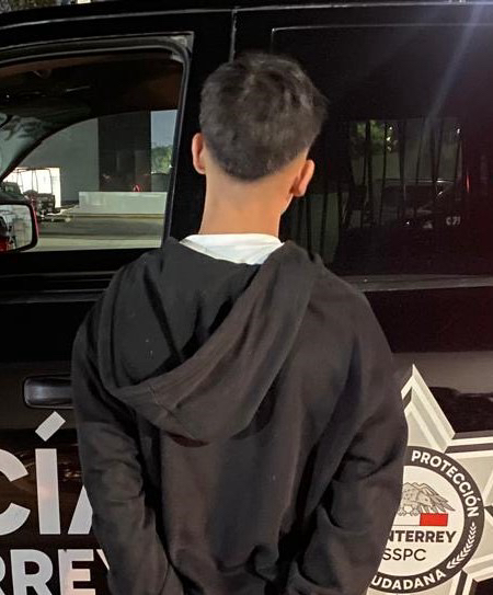 Chamacos jijos… todavía no saben limpiarse el trasero y andan armados y con droga