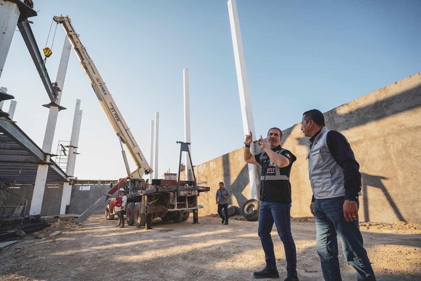 Verifica Adrián avances en construcción del C4 norte