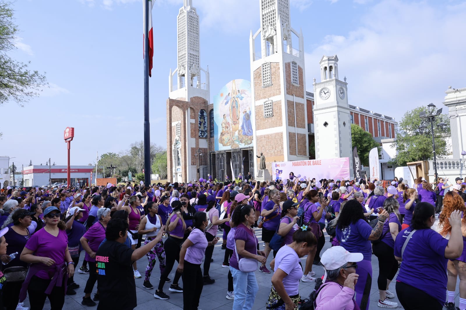 Celebran a las mujeres de Guadalupe con Maratón de Baile