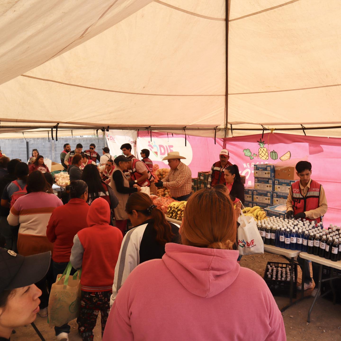 Lleva García su «Mercado de la Gente» a Rinconada