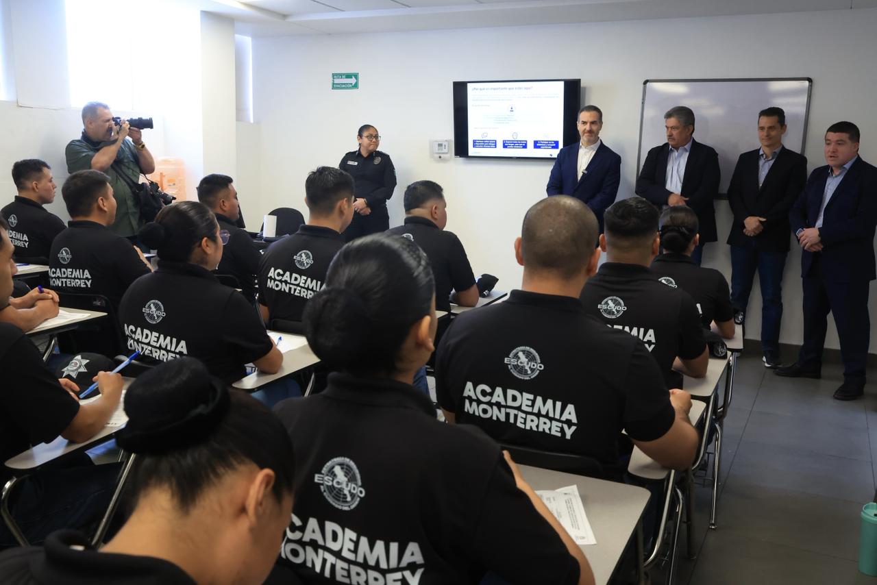Capacitan a policías de Monterrey en defensa de ataques con drones