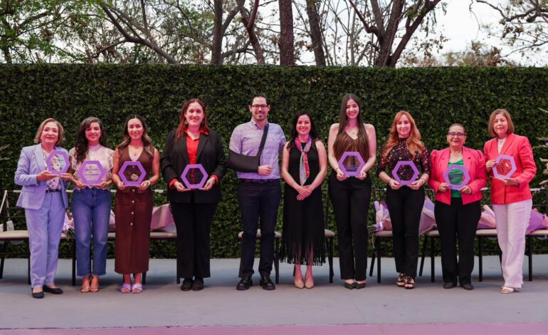 Entregan galardón Mujer Santiaguense “Vidas para Celebrar” a 8 ciudadanas