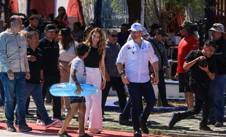 Abarrotan parques municipales en el inicio de la «Temporada Acuática Mty 2026»