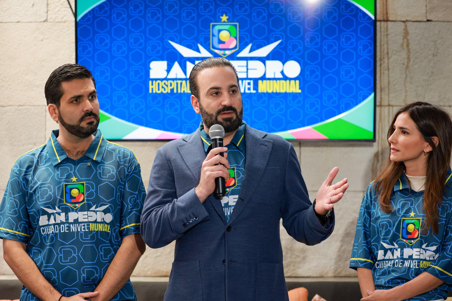 Va San Pedro por servicio de Clase Mundial en restaurantes