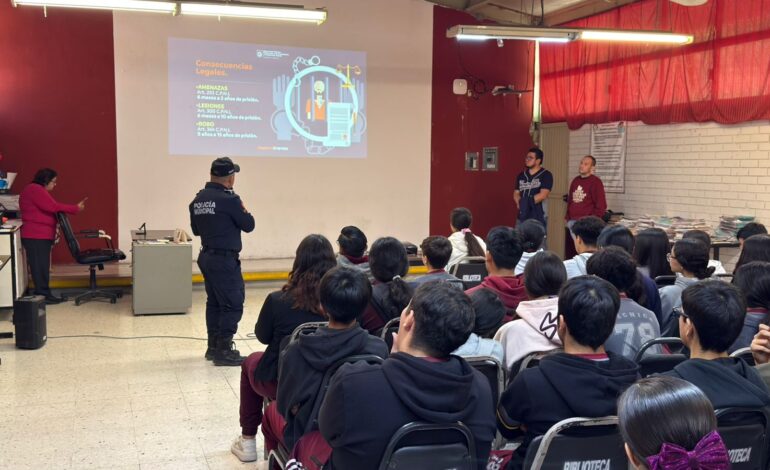 Policía de Guadalupe da plática a estudiantes sobre los riesgos en las redes sociales y ciberseguridad