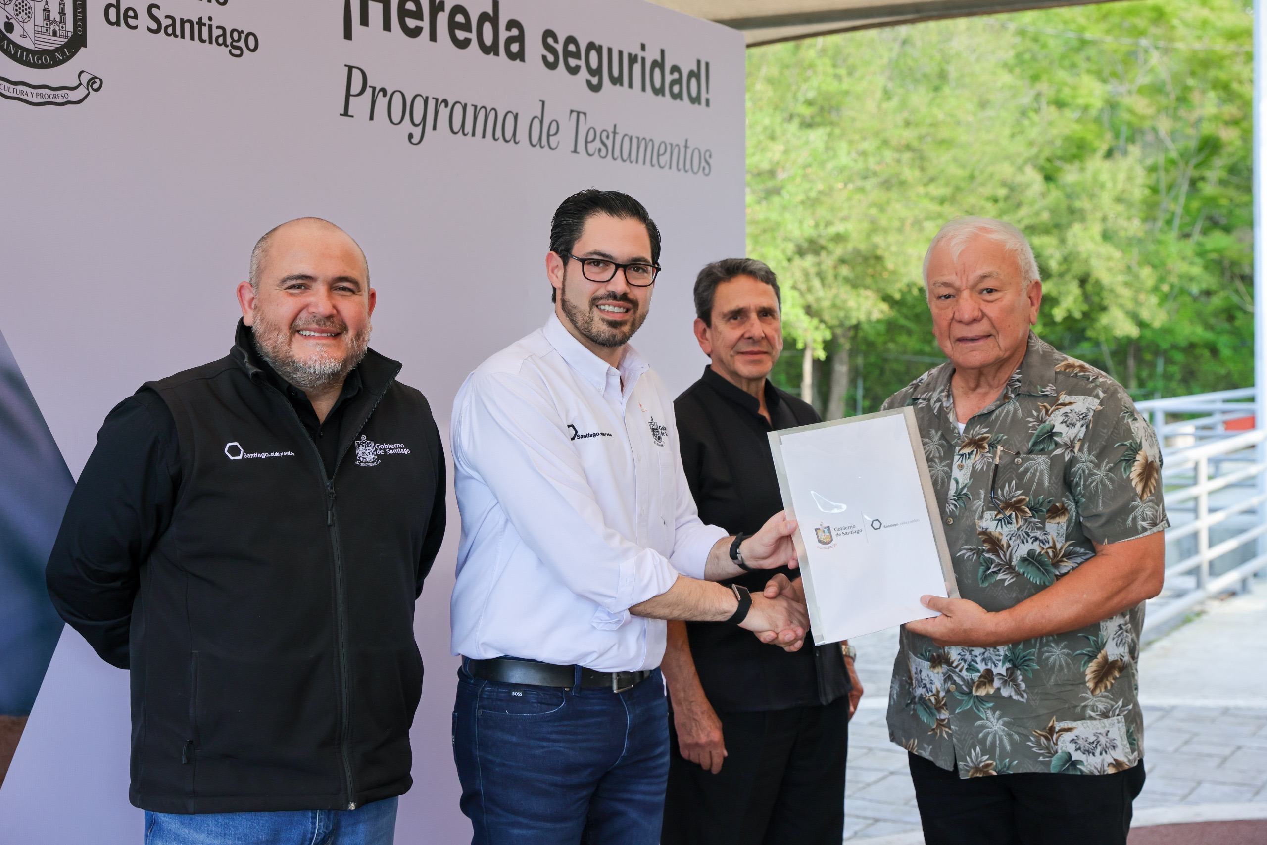 Beneficia David de la Peña a 90 familias con testamentos a bajo costo