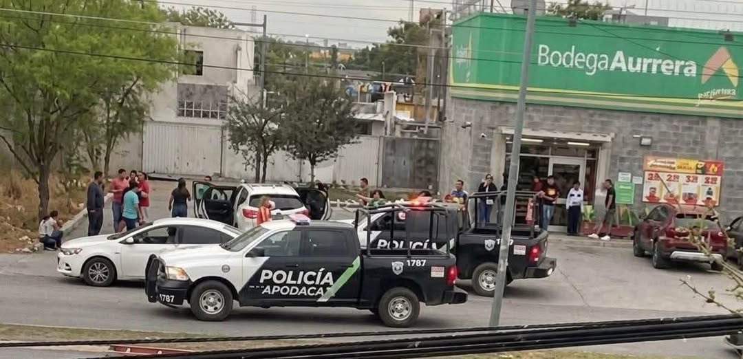 Muere niño de 5 años en ataque armado contra su familia frente a negocio en Apodaca