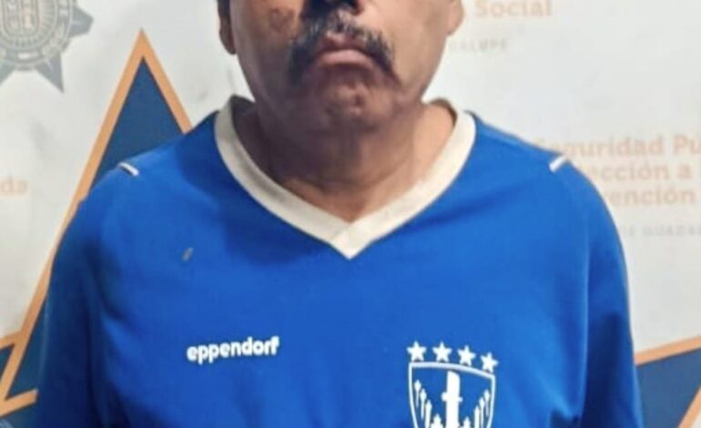 Rocía con combustible a su hermano y le prende fuego e incendia la casa