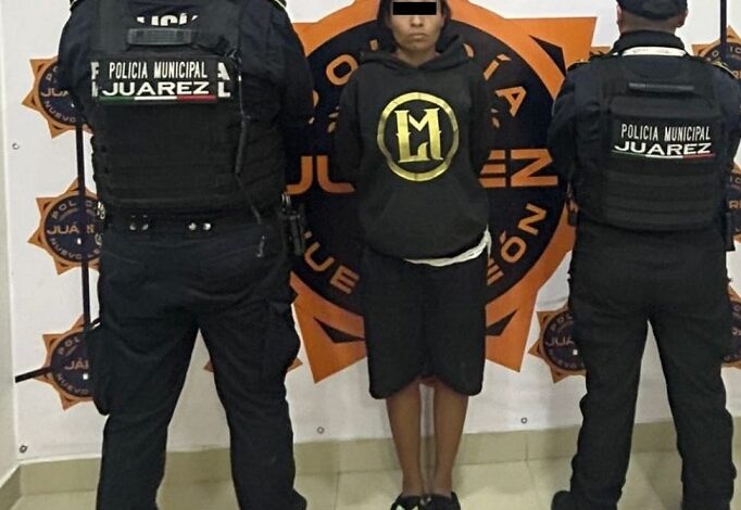 Detienen a mujer por meterle lumbre a terreno baldío, en Juárez