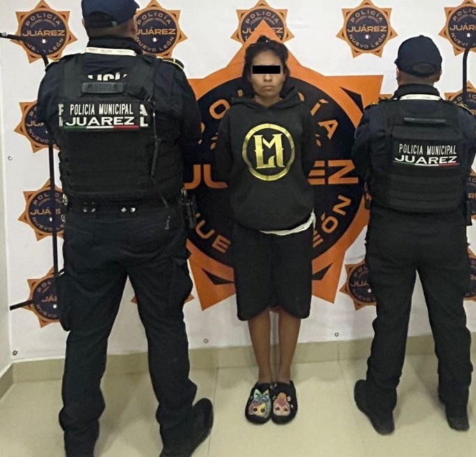 Detienen a mujer por meterle lumbre a terreno baldío, en Juárez