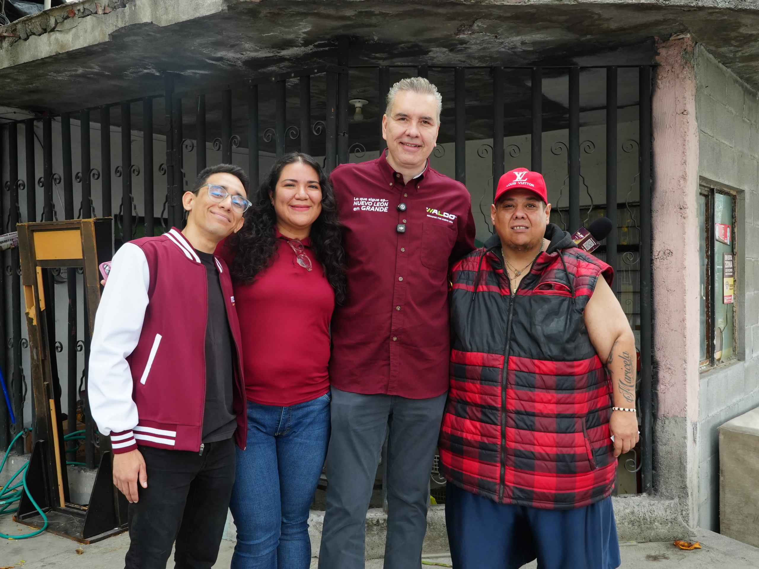 Waldo Fernández toca puertas en Apodaca.