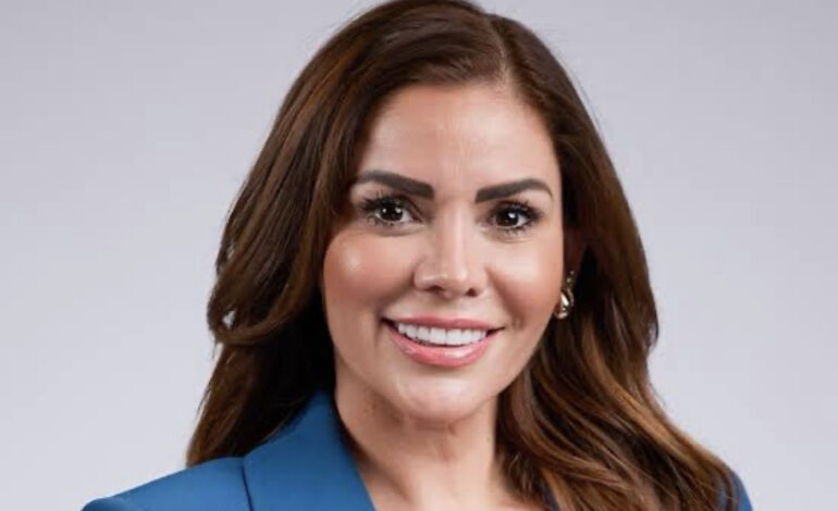 Detiene la FGR a Karina Barrón por un lío con Waldo Fernández