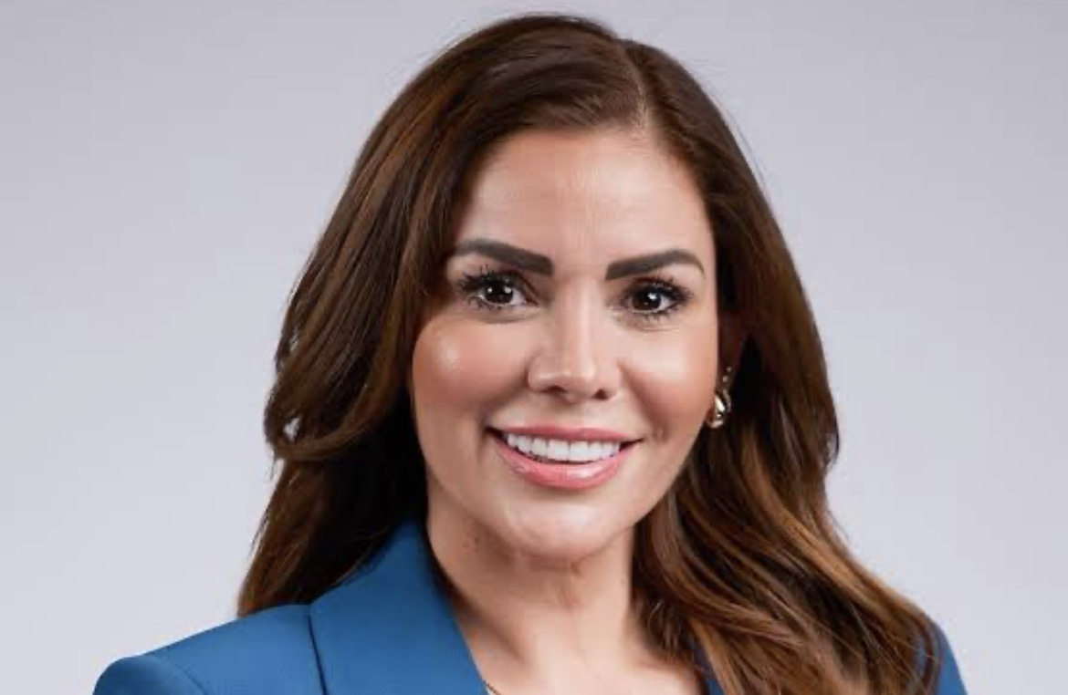 Detiene la FGR a Karina Barrón por un lío con Waldo Fernández