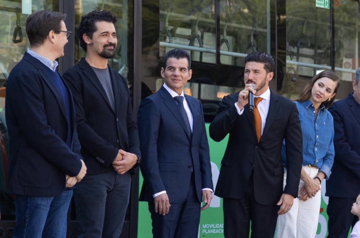 Avanza Nuevo León en modernización del transporte público: Mike Flores