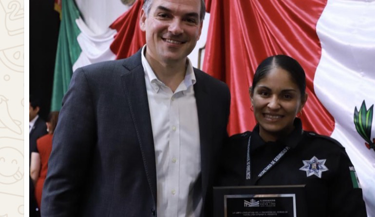 Entrega Congreso reconocimiento a Karla Chairez, Policía de San Nicolás de los Garza