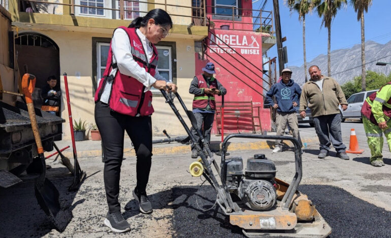 Santa Catarina lleva el bacheo hacia el interior de las colonias