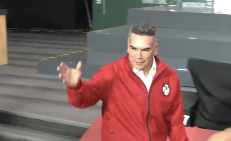 Alito Moreno llama a una gran coalición PRI-PAN-MC para no dividir a la oposición