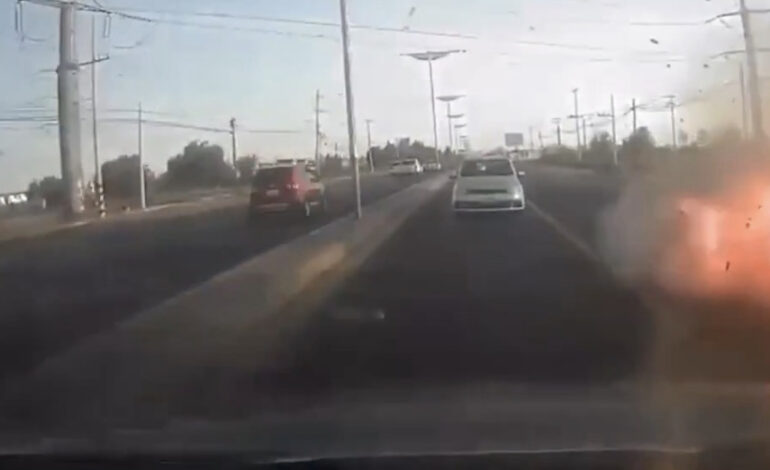 Estalla camioneta al salir del AIFA, con un presunto criminal a bordo