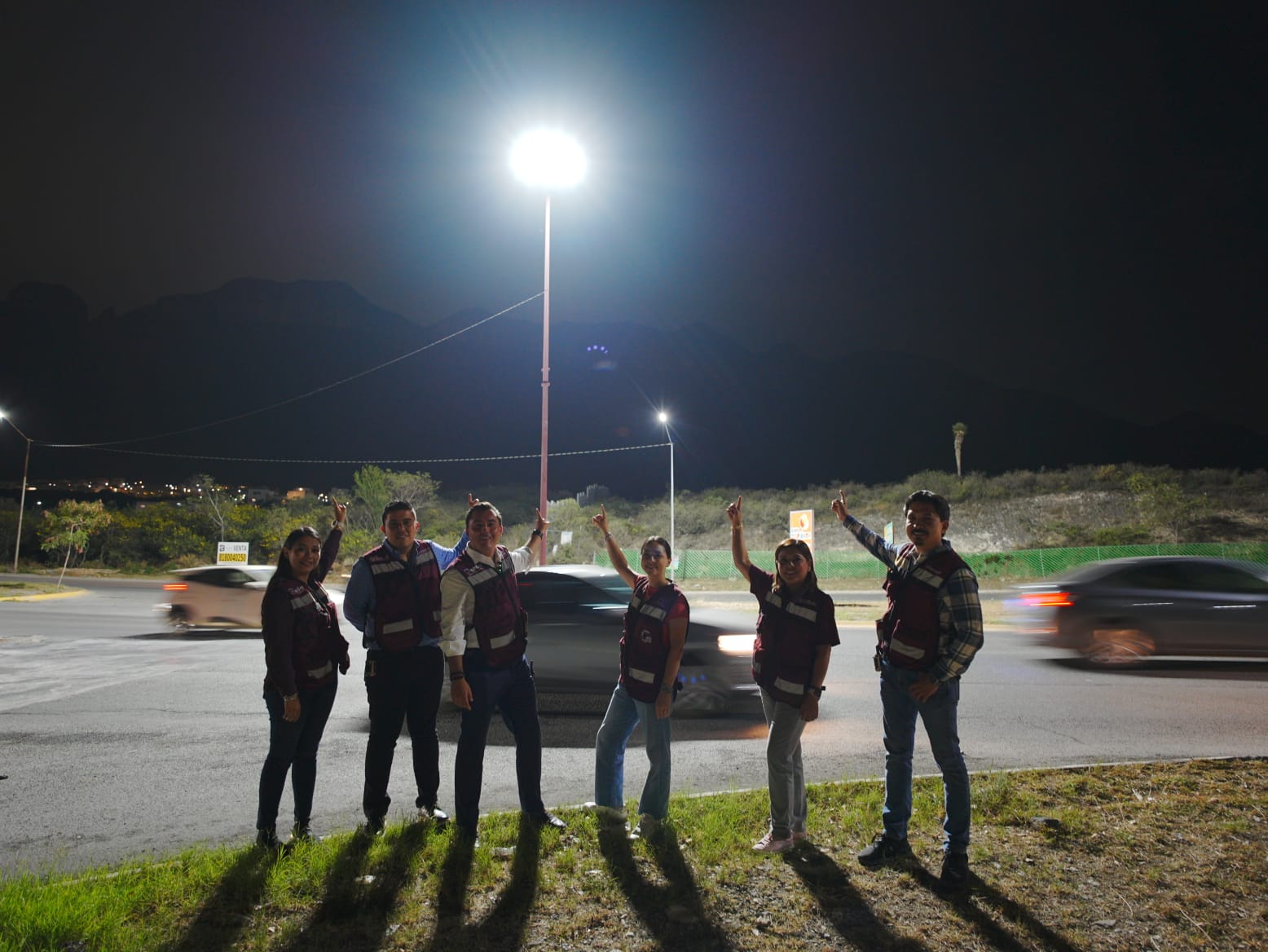 Mejora García alumbrado con instalación de torre de iluminación en Dominio Cumbres
