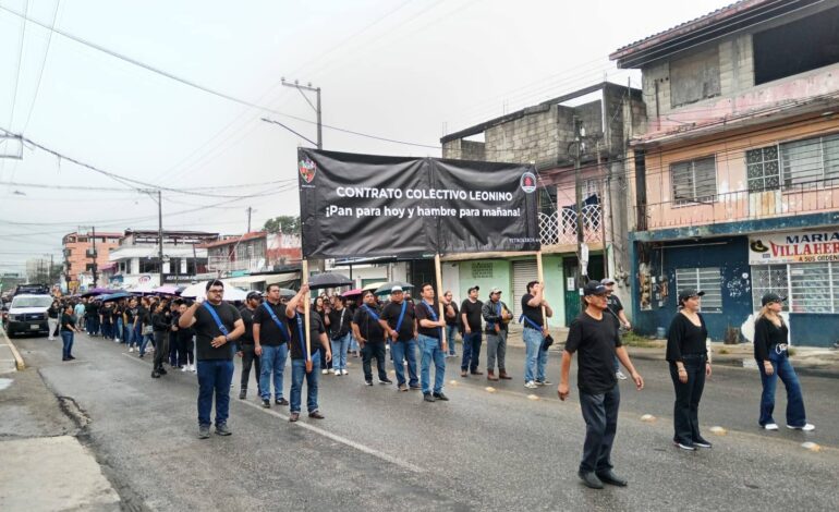 Marchan trabajadores petroleros en Tabasco contra “trato indigno” del sistema de pensiones