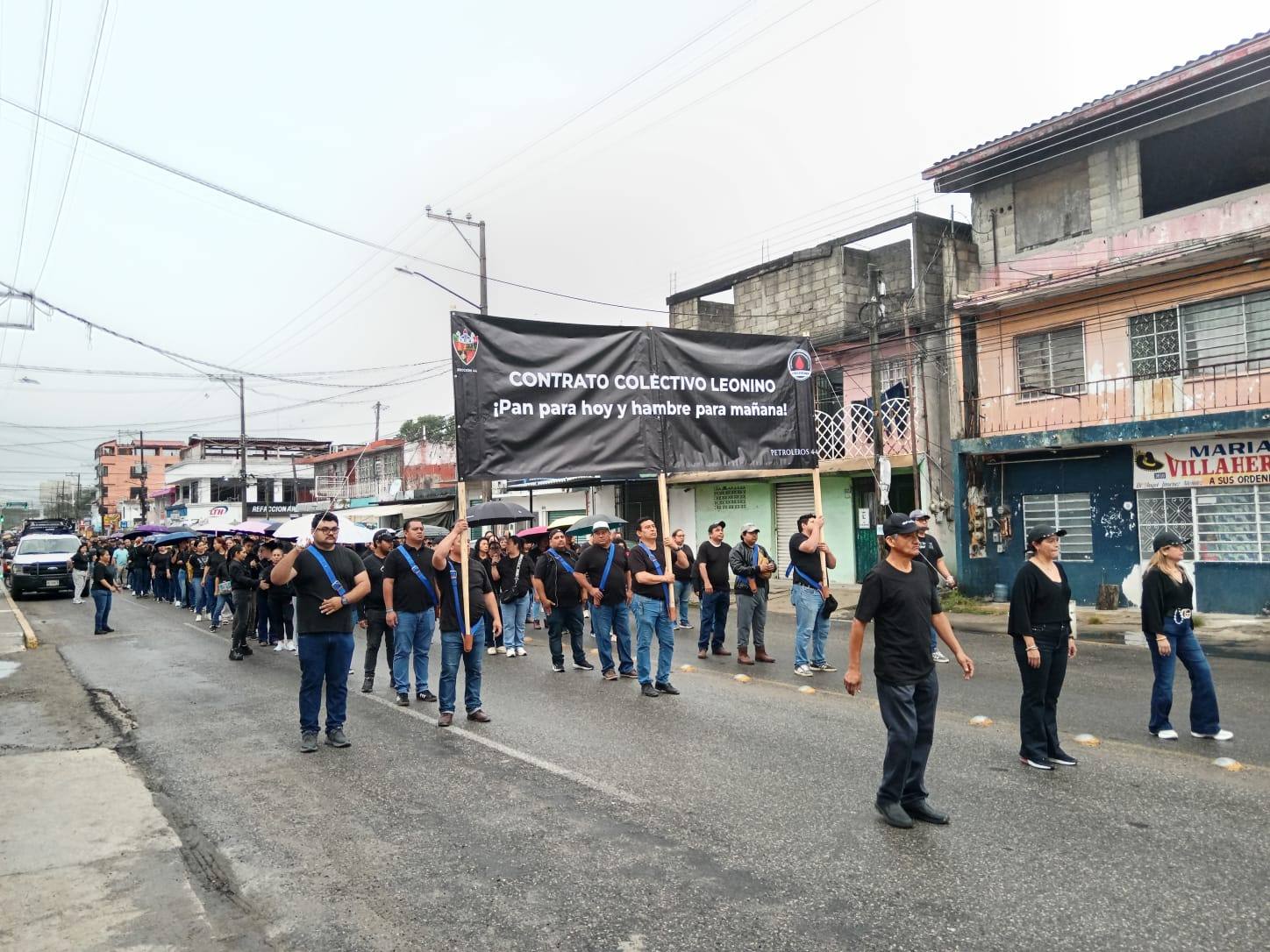 Marchan trabajadores petroleros en Tabasco contra “trato indigno” del sistema de pensiones